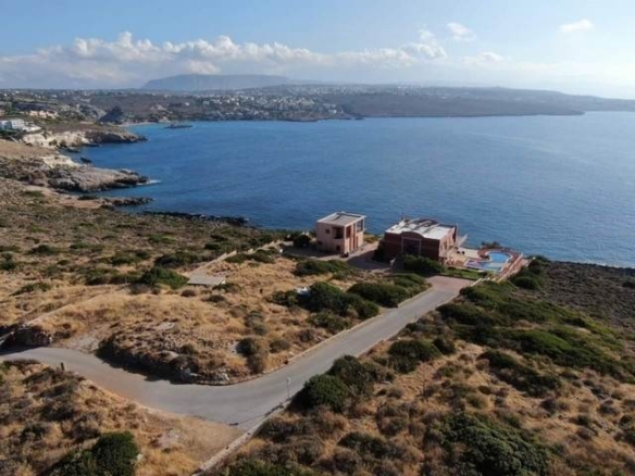Breathtaking Seafront Villas With Pools & Gardens