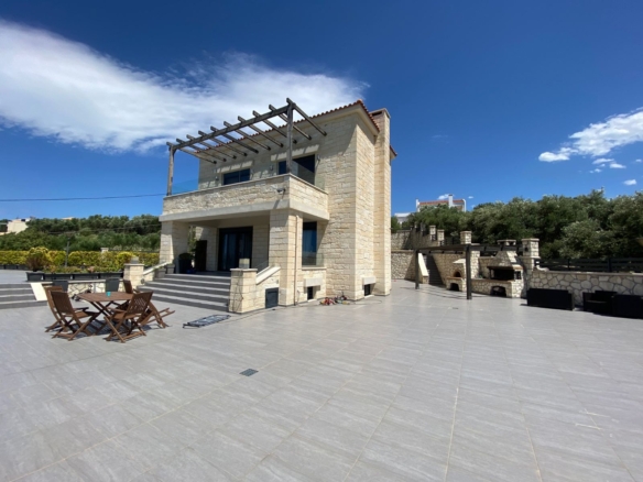 Seafront Villa with Pool & Hamam – only 200m from the beach