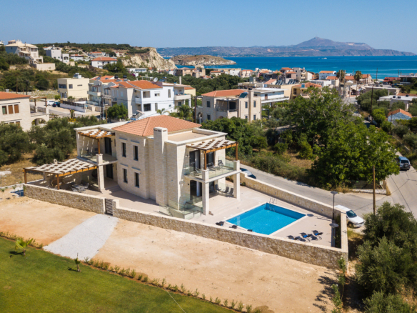 Luxury Stone 5 Bedroom Villa With Pool