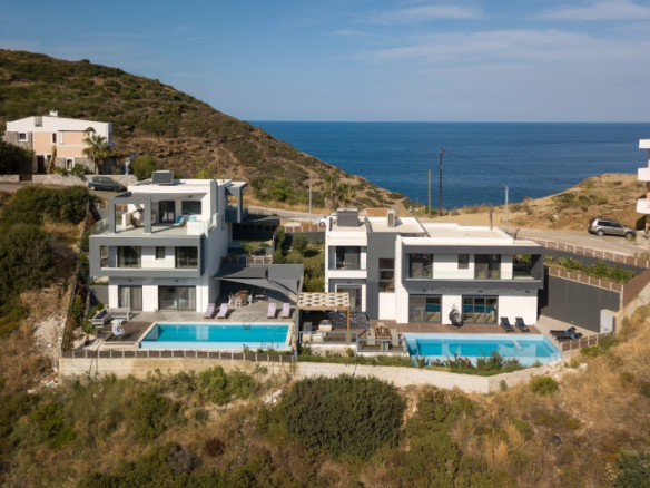 Modern 3 Bedroom Villa with Pool close to the beach