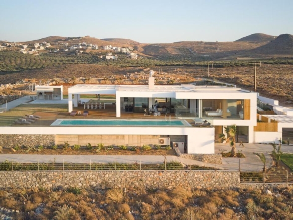 Futuristic Modern Mansion With Pool