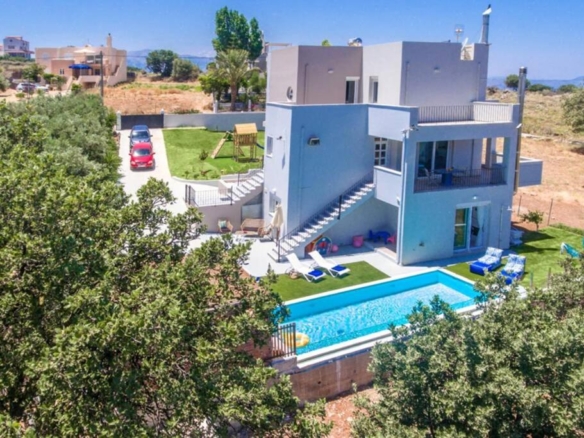Family 5bed Villa with Pool & Gym