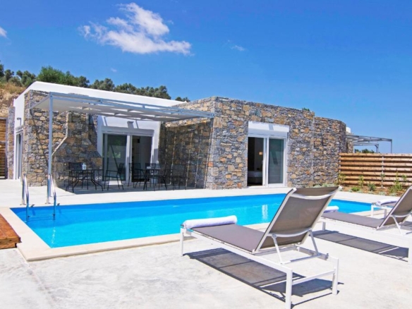 4 Villas with 2 bedrooms & Private Pools