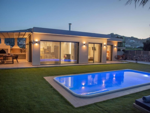 Wonderful 2 Bedroom Villa with Heated Pool