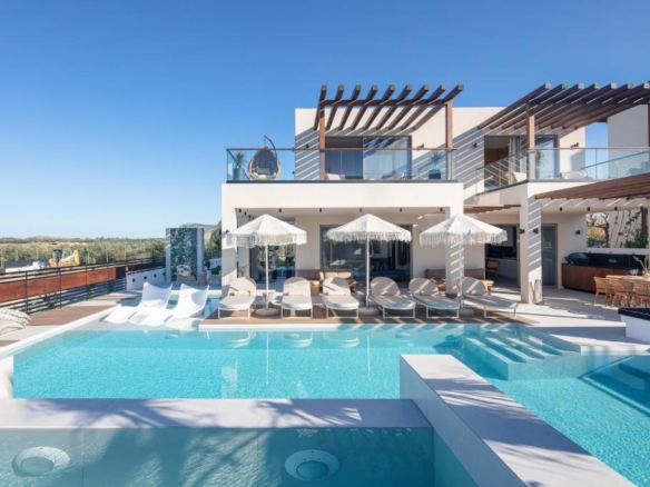 Stunning 6-bed 6-bath Residence with Pool and Seaviews
