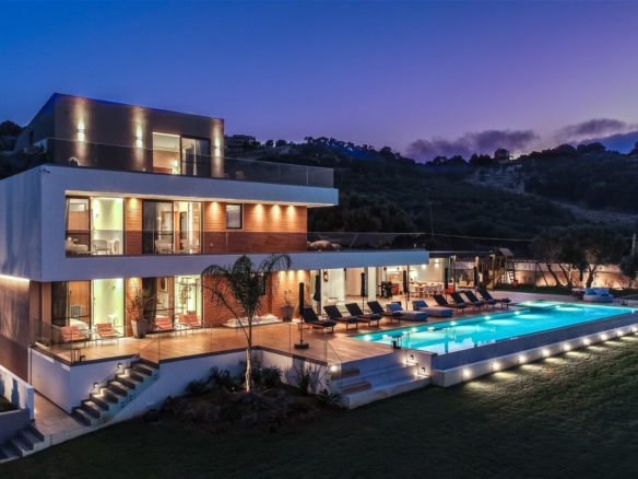 Incredible 7-bed 9-bath Villa with Indoor & Outdoor Pool, Sauna, Hammam, Jacuzzi, Tennis Court & More!