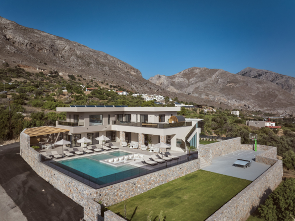 An Exceptional Luxury Retreat with Panoramic Sea Views