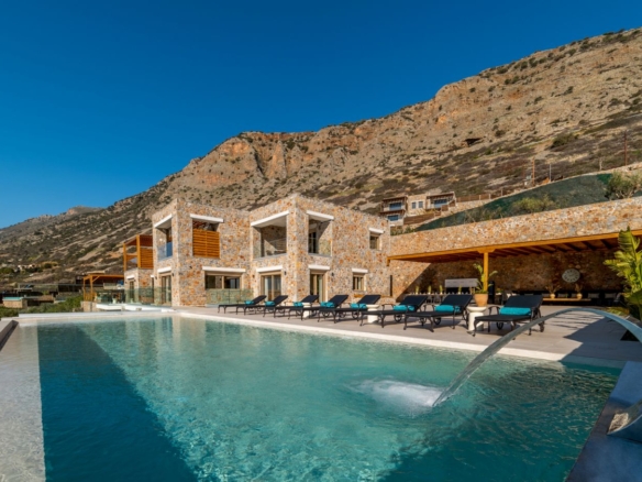 Newly build Seafront Luxurius 10 bedroom smart villa in Plaka