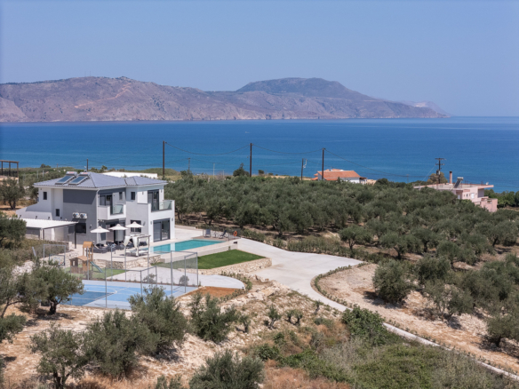 180o sea and city views-Newly constructed hilltop 5 bed villa with infinity pool and basketball court