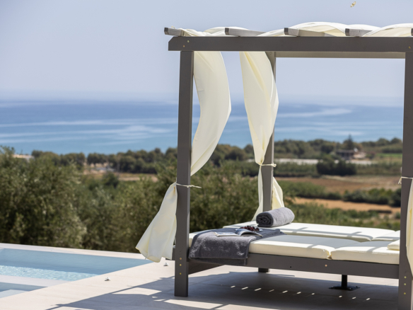 180o sea and city views-Newly constructed hilltop 5 bed villa with infinity pool and basketball court
