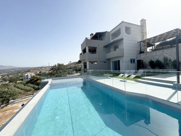 Luxury 7 bed villa with unobstacled views and pool