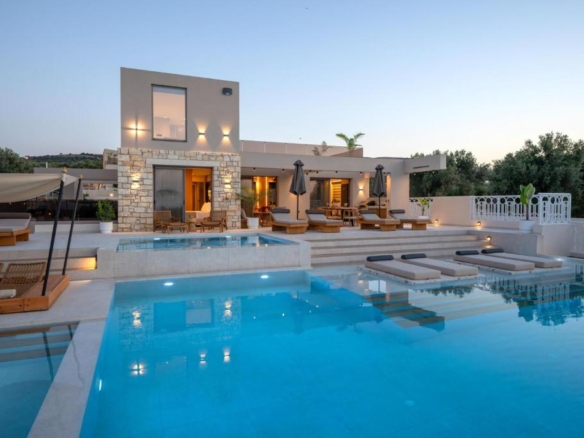 Elegant two villa complex in Rethymno