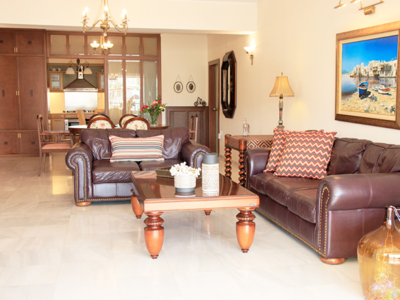 Spacious Luxury 4-Bedroom Apartment Near the City Centre