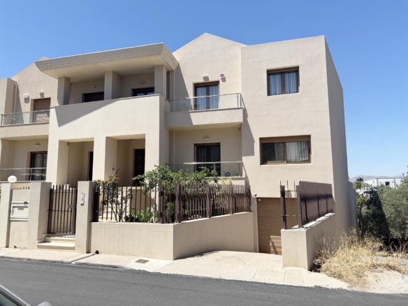 Luxury detached house with 5 bedrooms and a pool in the city of Heraklion