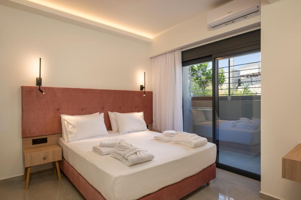 15 Luxury Villa with Private Pool for Sale in Tavronitis, Crete