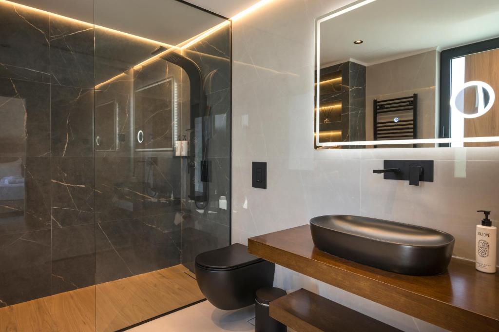 22iii Luxury Villa with Private Pool for Sale in Tavronitis, Crete
