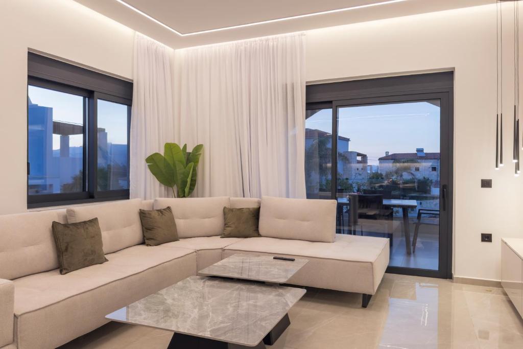 3 Luxury Villa with Private Pool for Sale in Tavronitis, Crete