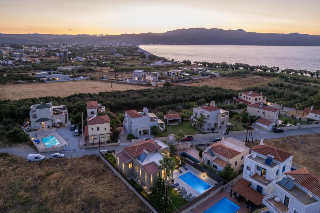 39 Luxury Villa with Private Pool for Sale in Tavronitis, Crete