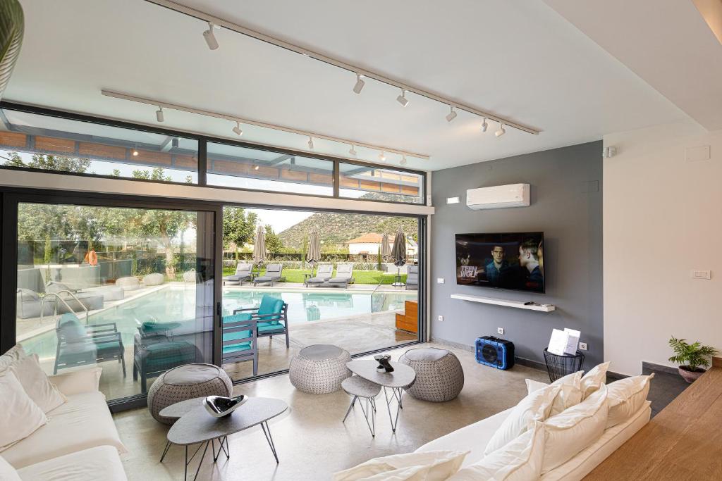 4 Luxury Hillside 5 bed Villa with Panoramic Sea Views – Bali, Rethymno, Crete