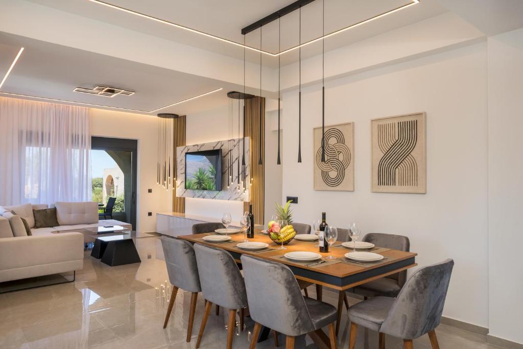 6 Luxury Villa with Private Pool for Sale in Tavronitis, Crete