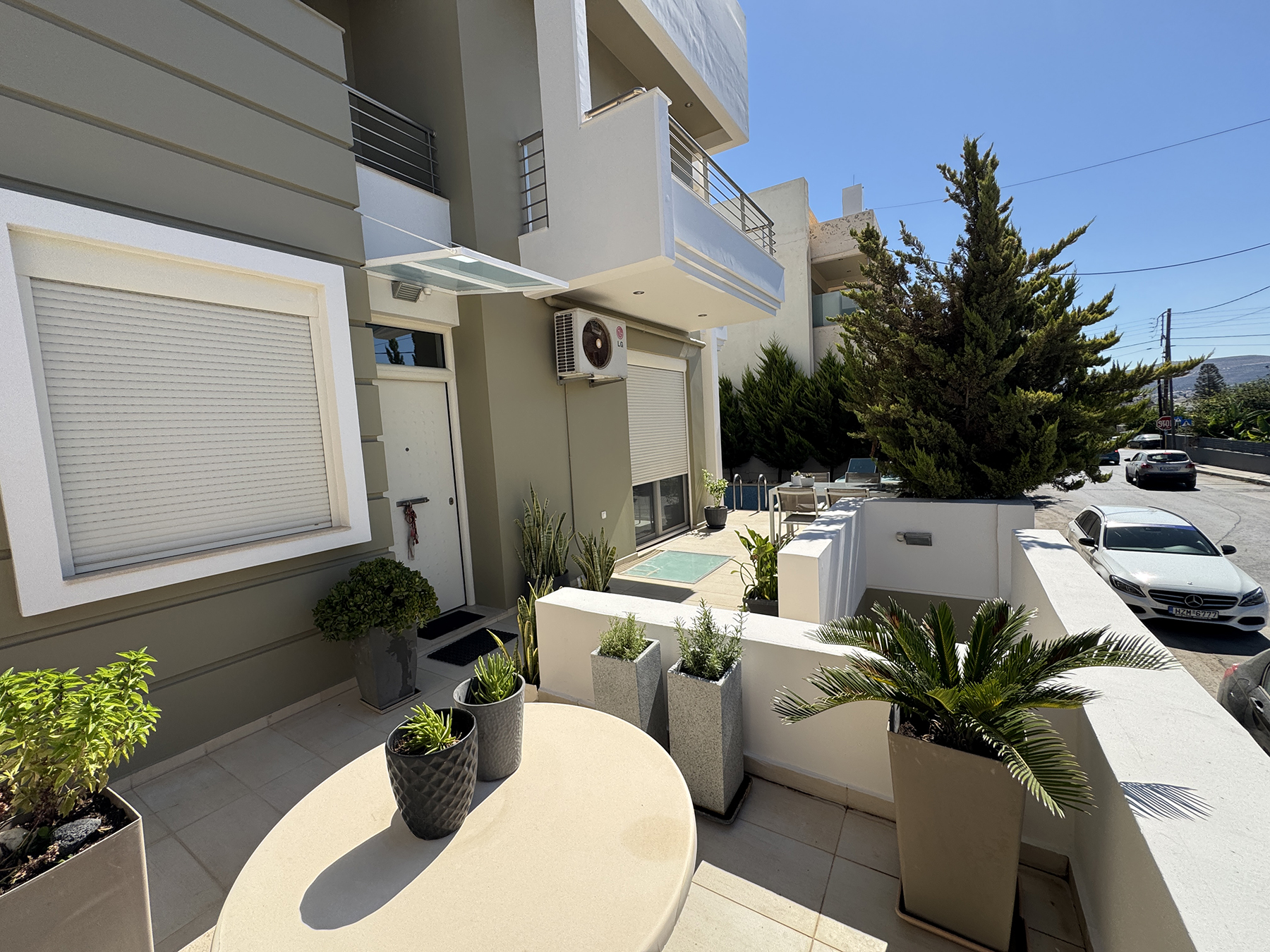 Luxury Detached Villa with Pool & Independent Apartment – Prime Heraklion Location