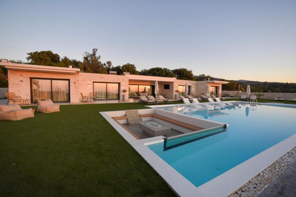 20 A Private Retreat luxury Villa Surrounded by Nature