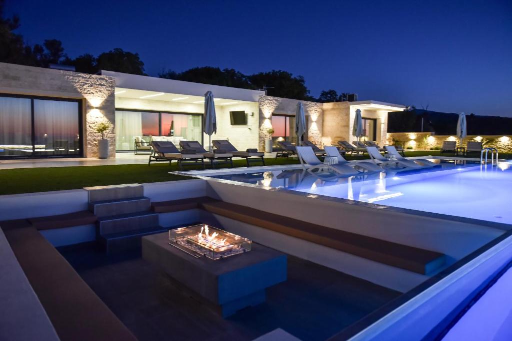 22 A Private Retreat luxury Villa Surrounded by Nature