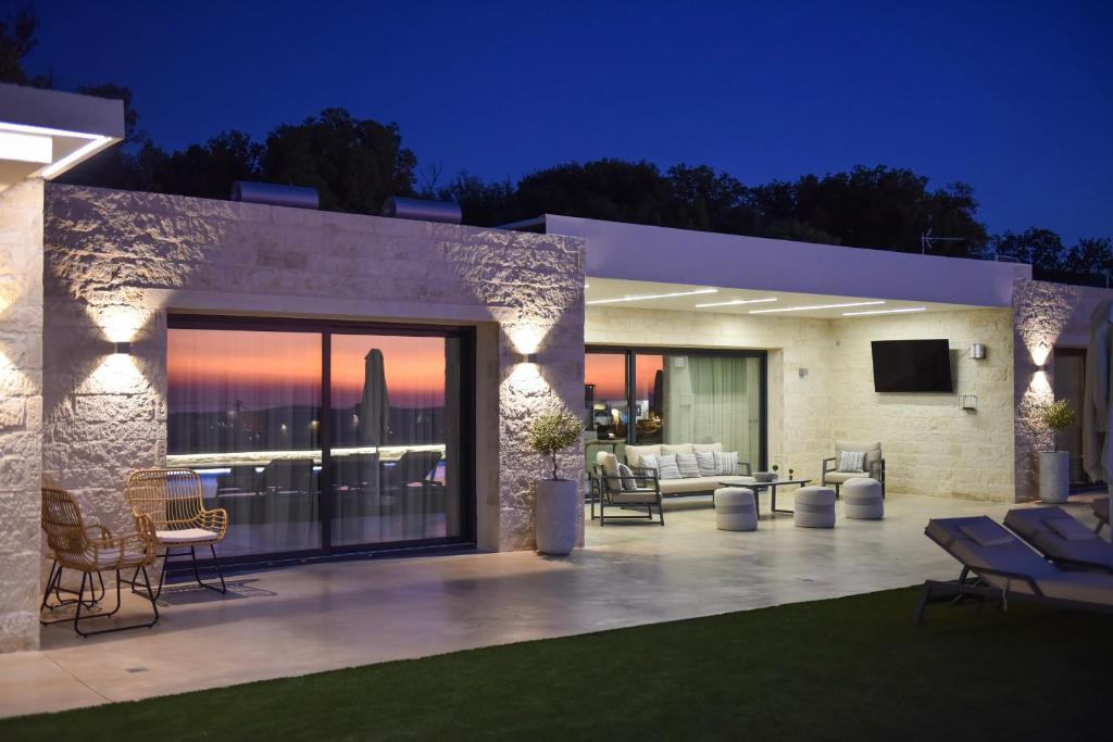 24 A Private Retreat luxury Villa Surrounded by Nature