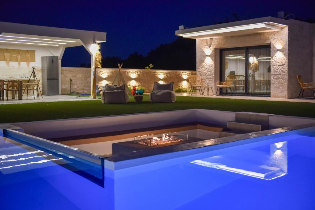 25 A Private Retreat luxury Villa Surrounded by Nature