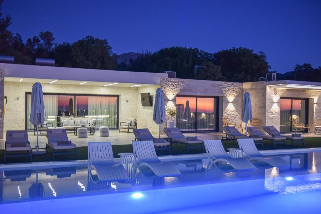 27 A Private Retreat luxury Villa Surrounded by Nature
