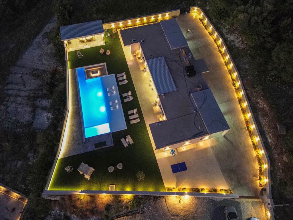 8 A Private Retreat luxury Villa Surrounded by Nature