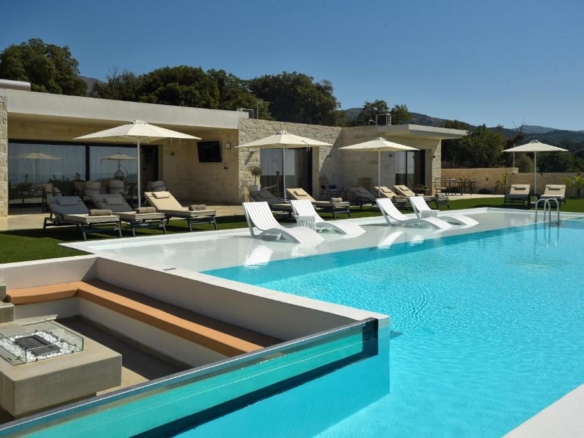 A Private Retreat luxury Villa Surrounded by Nature