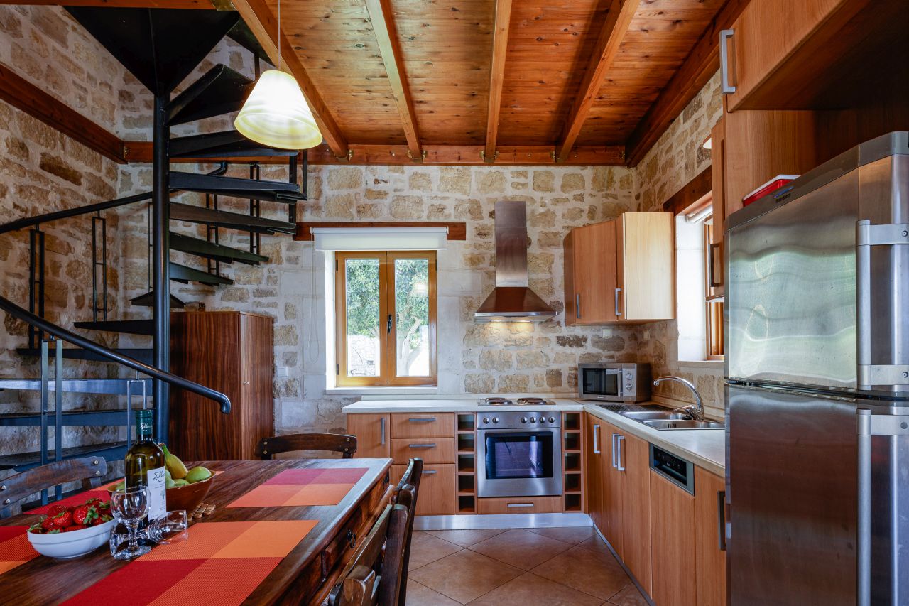 Charming Stonebuilt- Seaview Villa with Private Pool Near Rethymno